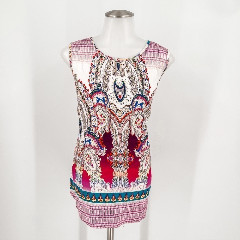 Tribal sleeveless top with paisley print